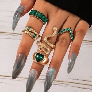 5pcs Rhinestone gold rings
One size